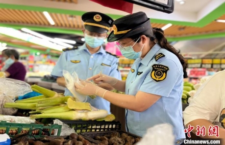 
                    确保从“田头到餐桌”的食品安全 上海发布重点监管食用农产品清单
               