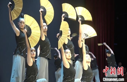 
                    “舞动青春·唱响未来”沪台中小学生才艺交流在上海举行
               